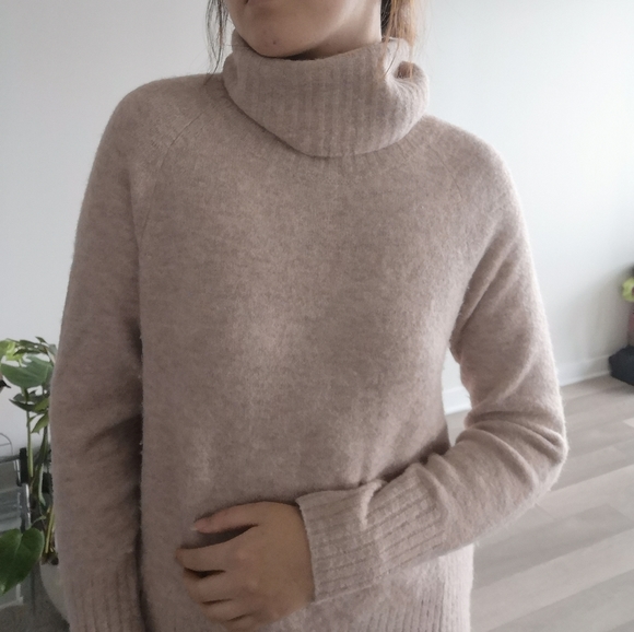 Aritzia Babaton sweater - Picture 4 of 8